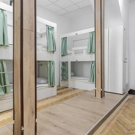 In Town ホステル *